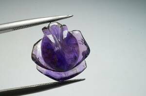[6800 yen start -Sold out! Winning quickly!] Processing rough stones 30 years ago! The finest natural amethyst (purple crystal) Overrest "flower" sculpture polishing high transparency 8.8ct