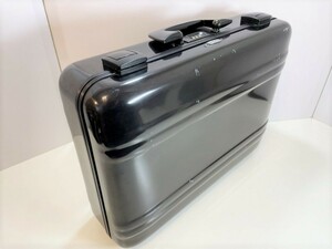 Exquisite ZERO HALLIBURTON Zero Huriburton Aluminum Black Attache Case Leather Open Made in USA