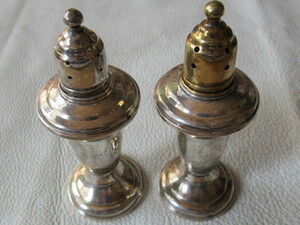 ■ Beautiful goods 1940s A long -established American store! Silver (Silver) REED &amp; BARTON (Reed &amp; Burton) 2 pieces of salt and pepper, 11.8 cm, bottom diameter 4.5cm