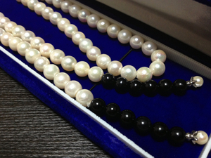 Long necklace of 2 colors of this pearl 64.5g