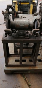 3A [Ishiakida I Taguchi 030408-3] Ironwork Both head grinder 200V 200W with a stand 205m/m