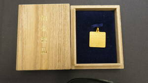 ☆ GOL ☆ Pure gold product Pendant top with wooden box * There is dirt Please check with the image