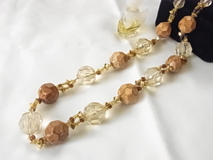 Wooden beads and glass -like beads stylish design beads are also nice and impressive necklaces ▼
