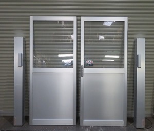 Japan Automatic Door Co., Ltd. Automatic Door 2 sets * It is also possible to purchase only 1 set * Current status Y-948