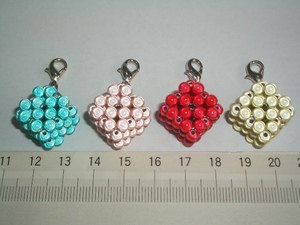 Non -standard -size (standard) mail free shipping ● Fastener holder (keychain) ☆ 彡 Safe with bells and reflectors ♪ (cube type) 1 piece