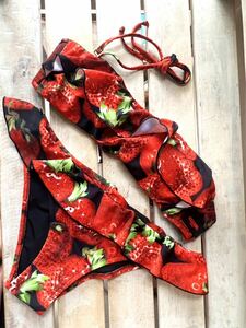 New Moskino Moschino ★ Strawberry pattern Filbikini swimsuit Tops S Bikini XS Japan Reference Size M &amp; M/S Swimwear