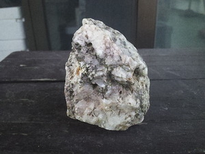 Approximately 353g 7*6.5*5.5cm Natural stone English mineral