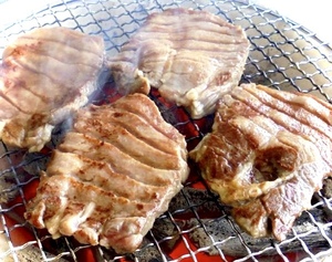 It is a 10kg set of barbecue that can be selected. Marbled sirloin ★ beef loin ☆ Sendai beef tongue ★ Popular items such as bones with bones have been added ★ For BBQ