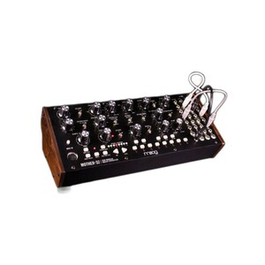 MOOG MOTHER-32 semi-modular synthesizer