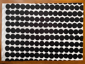 marimekko Half Cut Cross / Strip Racy Matte Black 68×48cm Marimekko