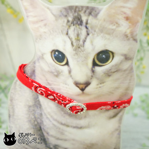 Glitter buckle Cat Safety Collar -Bandana Pattern Red | It is a collar made by a writer living with a cat ♪