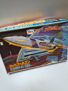 Bulmaque Plastic Model Tack Falcon At that time, Ultraman A with a launch table with mini sof vinyl