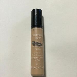 4 Givenchy Photo Perfection Light