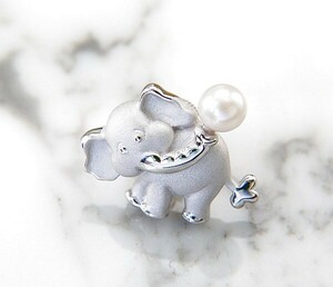 [Birthstone June] Hon pearl "Cute elephant" mini brooch