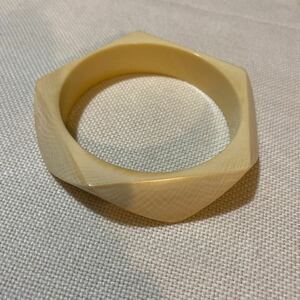 Ivory bangle bracelet cut large swing Modern Toyo sculpture cream 44g Inner diameter 6.3cm Width 1.5cm search Silver bangle