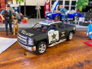 American Police Car Minicar 1/46 Scale (2014 Sevile Silverado) ■ American miscellaneous goods American miscellaneous goods