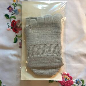 Large Law Spinning / 5 Finger Socks Soft Five Silk &amp; Linen Pale Gray