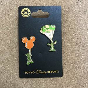 Disney Toy Story: Green Army Men: Pin Badge, Salute, White Flag, Pinter