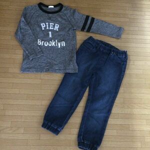 ☆ Children 120 size long -sleeved T -shirt pants are UNIQLO top and bottom sets ☆ Jeans fabric is comfortable only several times beautiful ☆