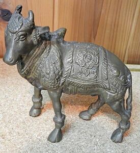 ★ Toyo sculpture/Southeast Asia ★ beef sculpture/brass figurine/about W13 × H14cm