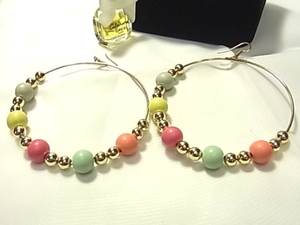 Large hoop design ◎ Moving colorful color beads Fashionable earrings ☆