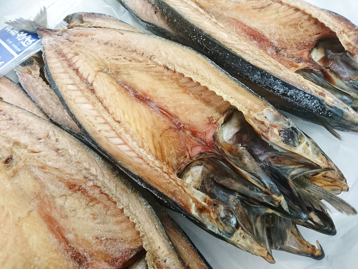 Kinka mackerel open dried four tails (about 250g per fish) mackerel mackerel mackerel opened fish grilled fish open mackerel kinka mackerel kinka mackerel dried fish